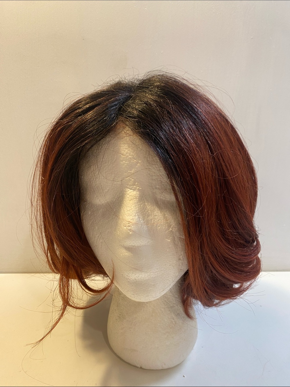 SIS  Ombre Short Layered Women's Wig - Stylish Natural Look